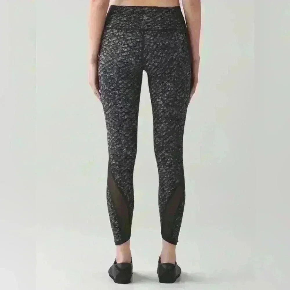 Lululemon Featherlight Tights Leggings Yoga Pants Size 6 Iridescent Multi Black